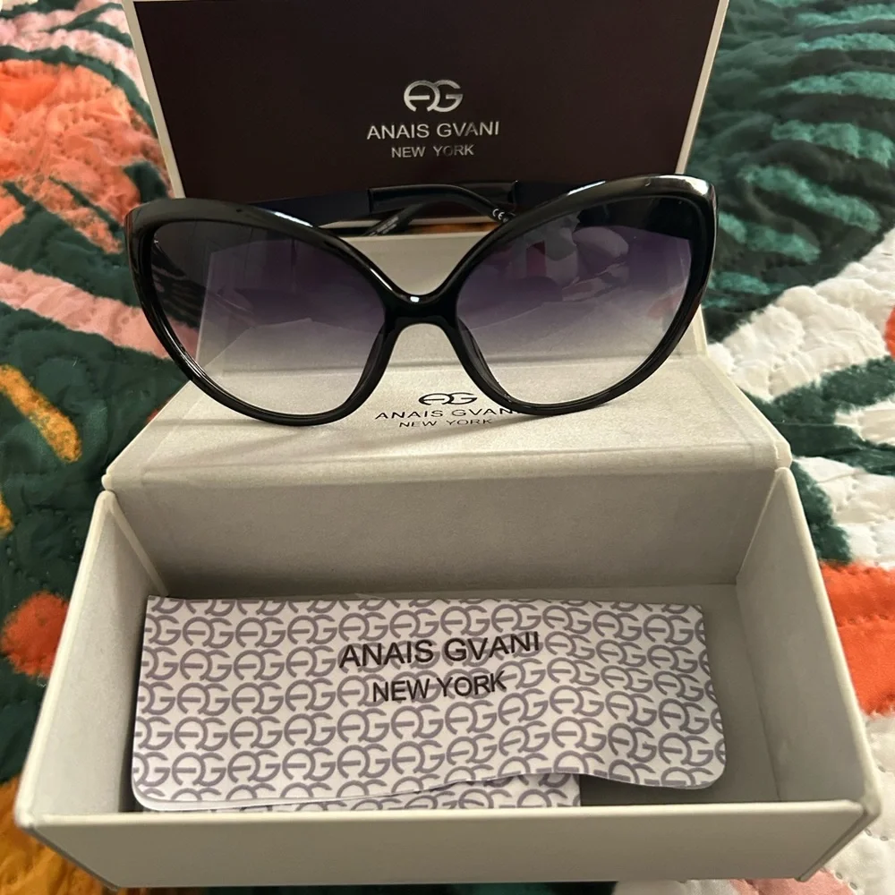 Anais Gvani Black Oversized Sunglasses with Gradient Lenses